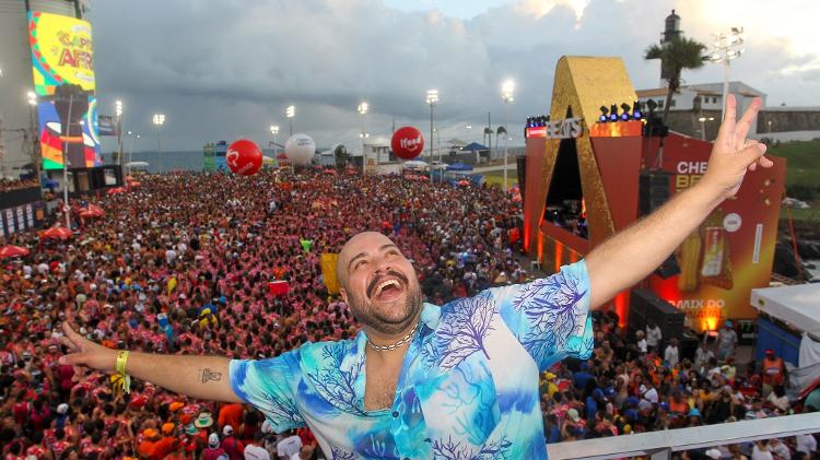 Thiago Abravanel no trio de Ivete Sangalo, em Salvador