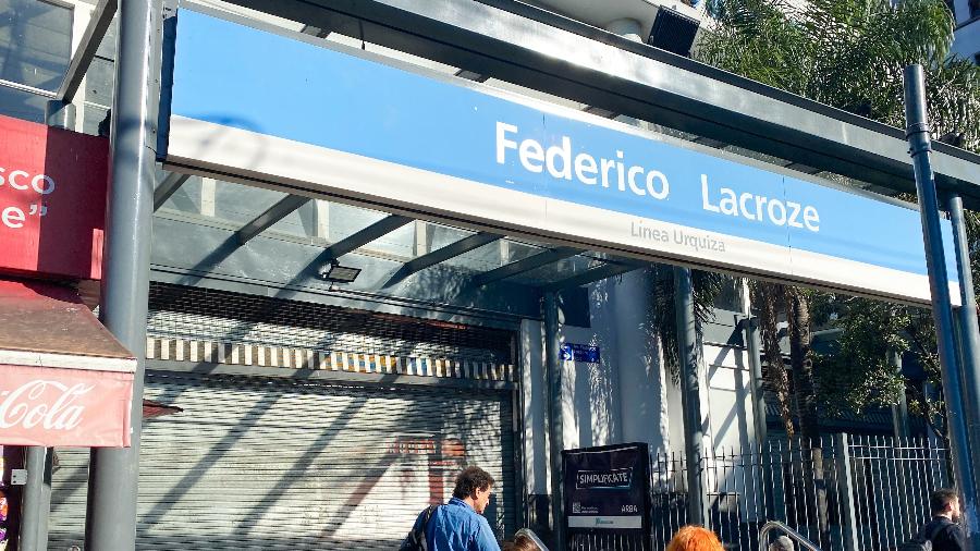 Estação Federico Lacroze com as portas fechadas em Buenos Aires, em dia de greve