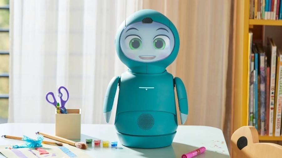 Robô Moxie, interage com crianças e adultos demonstrando emoções