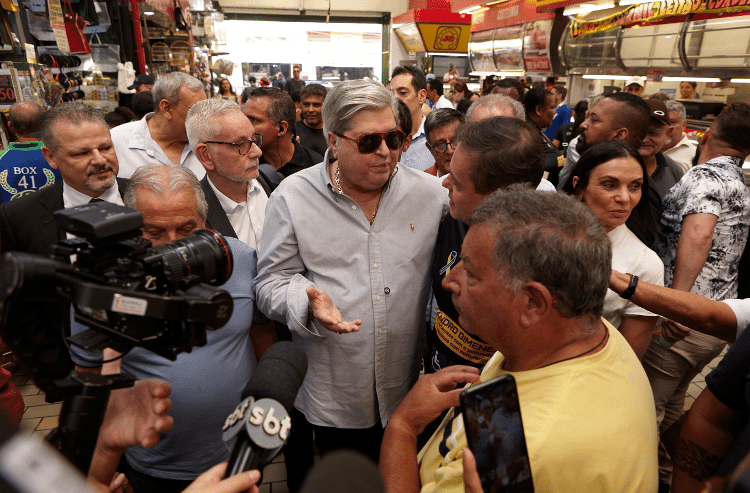 Datena em visita ao Mercadão da Lapa, em São Paulo, na campanha