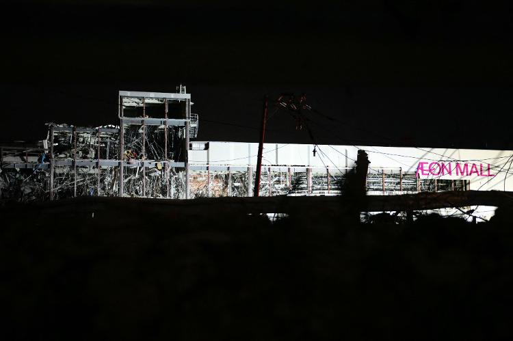 29.jul.2026 - Esta fotografia mostra uma vista externa do Aeon Mall Kumamoto, danificado após um terremoto de magnitude 7,1 atingir o sul do Japão -- especificamente a cidade de Kashima, na província de Kumamoto