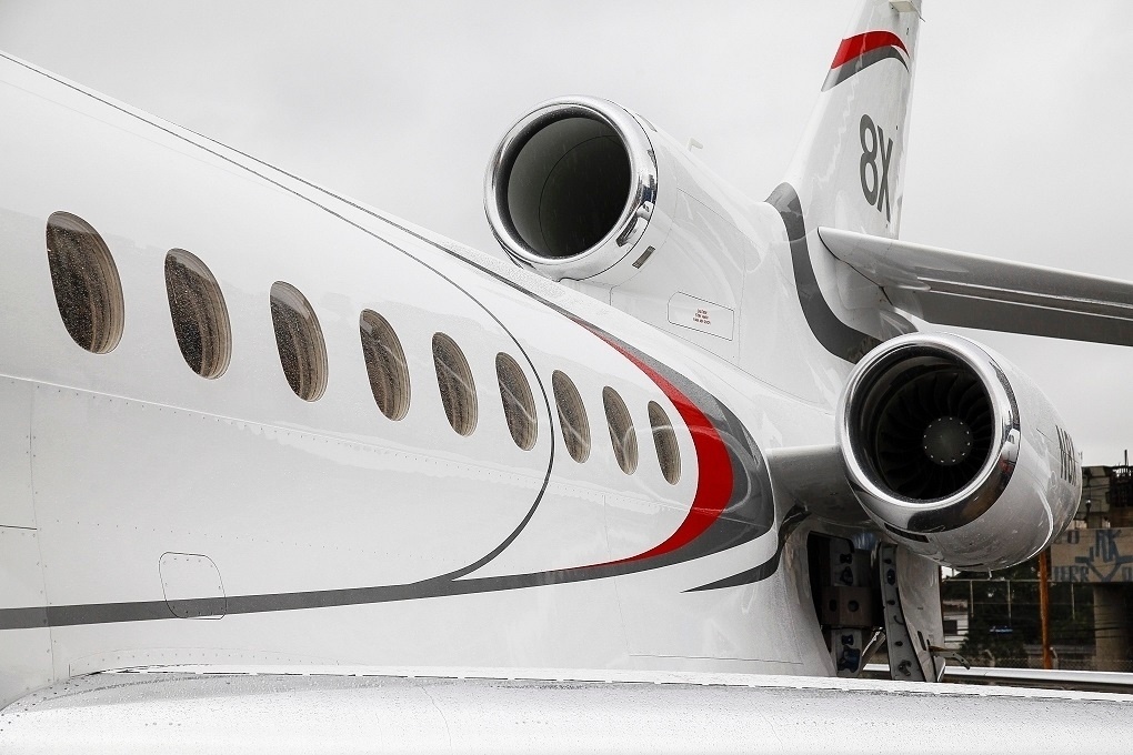 O Falcon 8X é o mais recente lançamento da francesa Dassault. O jatinho avaliado em US$ 57,5 milhões (R$ 181 milhões) pode voar de São Paulo a Moscou sem escalas. - Marcelo Pereira/UOL