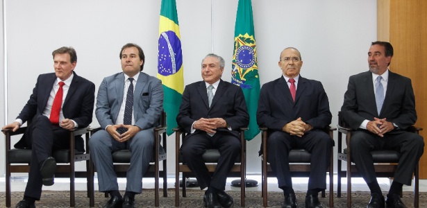 Cerimônia de assinatura de contrato de financiamento com o município do Rio de Janeiro com Temer, Crivella e Rodrigo Maia - Beto Barata/PR