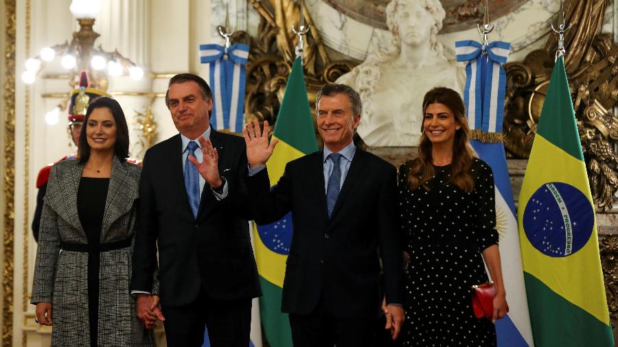 Os presidentes do Brasil, Jair Bolsonaro, e da Argentina, Mauricio Macri, com as respectivas primeiras-damas, Michelle Bolsonaro e Juliana Awada, na Casa Rosada, em Buenos Aires, na quinta-feira (6) - Agustin Marcarian/Reuters