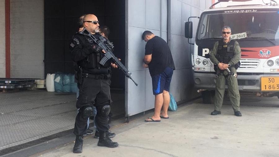 Polícia prende André de Oliveira Macedo, o André do Rap, suspeito de administrar a exportação de drogas do PCC - Luís Adorno/UOL