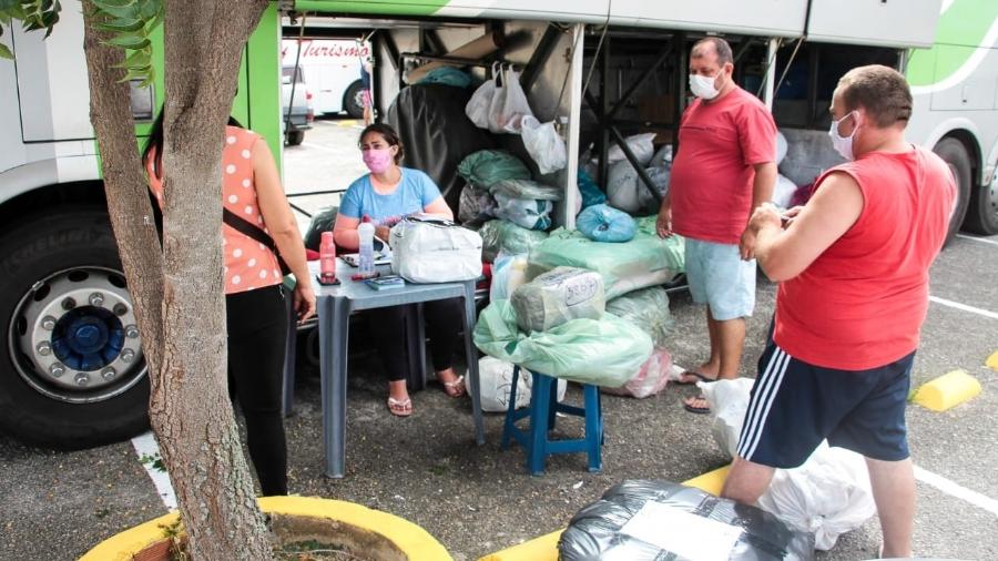 Comerciantes da Feira da Sulanca, em Caruaru, entregam pedidos da feira virtual - Arnaldo Félix/Prefeitura de Caruaru