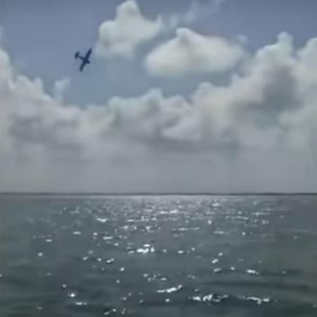 Acidente de avião ocorreu na lagoa Nichupte, em Cancún, no México - Reprodução/Youtube/Noticieros Televisa