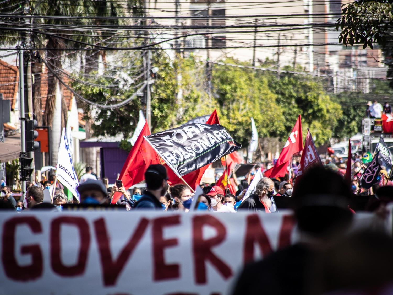 Em Campo Grande (MS), grupo saiu da Praça do Rádio e percorreu as principais ruas da cidade pedindo por mais vacinas - H. S. ARAKAKI/PERA PHOTO PRESS/ESTADÃO CONTEÚDO