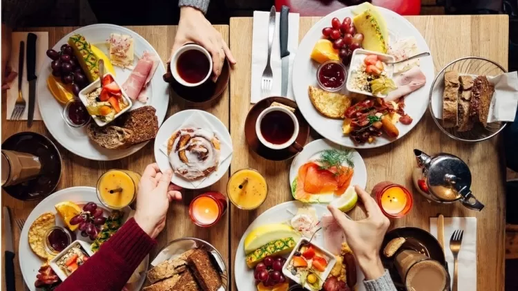 Viagens e refeições em restaurantes foram as despesas das quais brasileiros mais abriram mão em 2021, aponta pesquisa - Getty Images - Getty Images