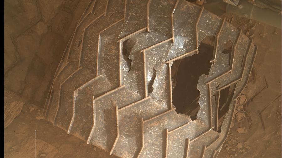 Solo rochoso de Marte danificou parte das rodas da sonda Curiosity ao longo dos anos - Divulgação/Nasa