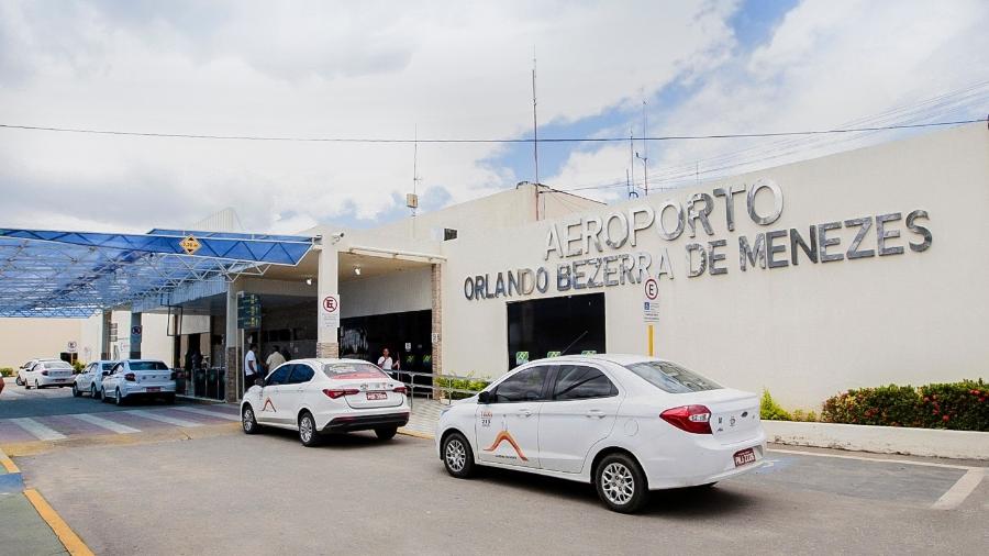 Mulher foi detida após avião pousar em aeroporto de Juazeiro do Norte - Governo do Estado do Ceará/Reprodução