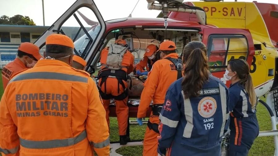 Homem com vergalhão de ferro transpassado na cabeça foi socorrido pelos bombeiros - Samu/Divulgação