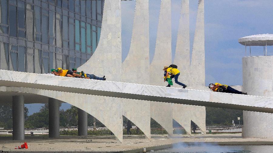Bolsonaristas invadiram prédios dos Três Poderes em 8 de janeiro do ano passado