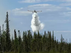 Canadá evacua centenas de pessoas, inclusive presos, por incêndios florestais