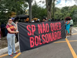 'Fora Bolsonaro': manifestantes protestam contra churrascada de Nunes em SP