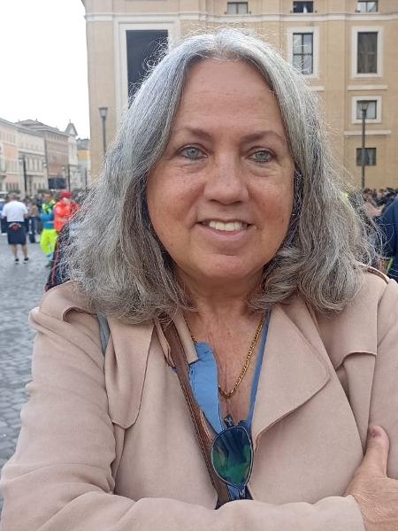 25.abr.2025 - Darcy, 68 anos, na Praça São Pedro 25.abr.2025 - Darcy, 68 anos, na Praça São Pedro
