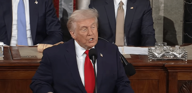 Em discurso, Trump se vangloria de sucesso econômico dos Estados Unidos