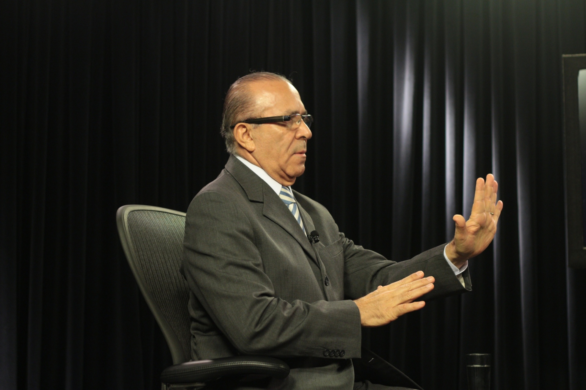 Ministro Eliseu Padilha (Aviação Civil), concedeu entrevista ao UOL em 29.jul.2015. A gravação ocorreu no estúdio do UOL em Brasília. - Douglas Pereira/UOL