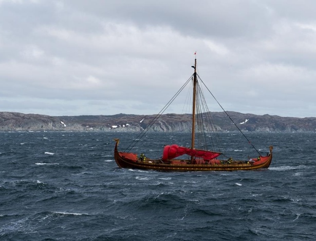 Embarcação no estilo viking chega à costa canadense após uma travessia de cinco semanas - Reprodução/Facebook Draken Harald Hårfagre 