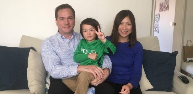 Chris e Hong Daley voltavam de férias com seu filho em avião da Singapore Airlines - Reprodução