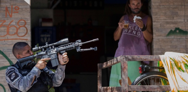 Policial na Rocinha - Mauro Pimentel/AFP