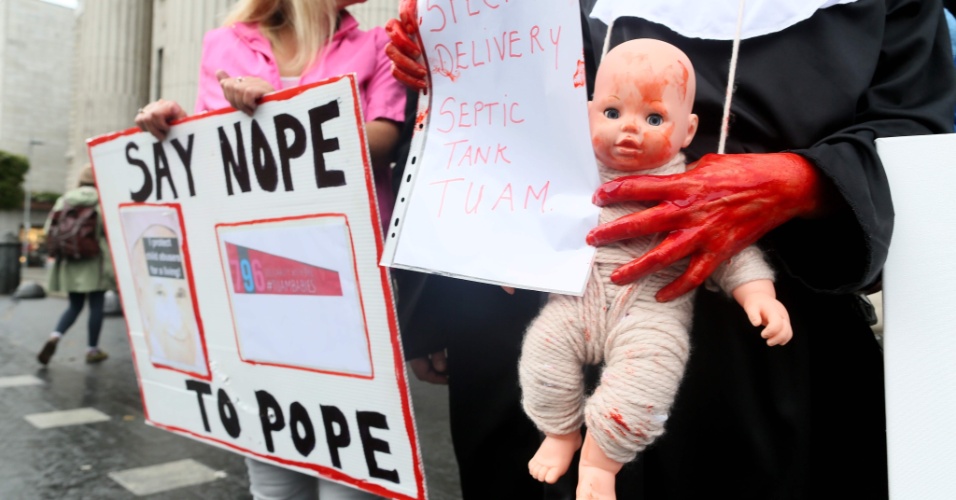 Protestos contra o papa na Irlanda