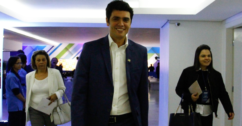 16.set.2018 - Rodrigo Tavares, candidato ao governo de São Paulo pelo PRTB, chega para o debate da TV Gazeta, em São Paulo
