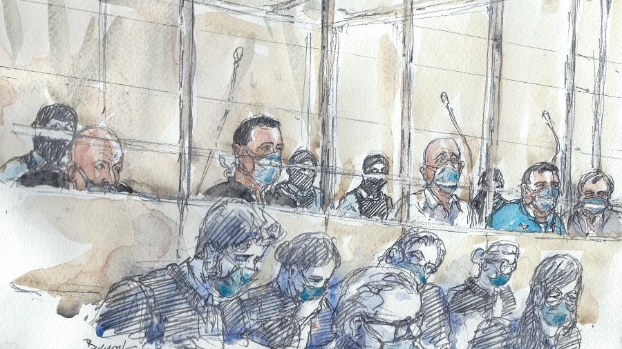 Ilustração mostra os 14 réus durante julgamento do ataque à redação do jornal Charlie Hebdo, em 2015. Hoje foi o primeiro dia da audiência -  Benoit Peyrucq/AFP