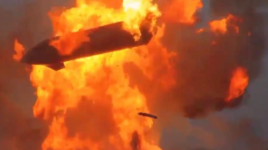 03.mar.2021 - Momento em que o protótipo de foguete da SpaceX explodiu - Reprodução/NASASpaceFlight.com 