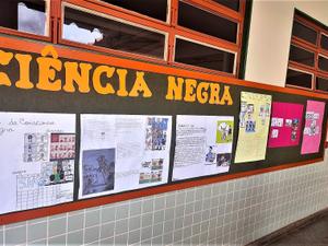 Visão geral do mural promovido pelos alunos da CED 01 Estrutural sobre o Dia da Consciência Negra - Álbum pessoal - Álbum pessoal