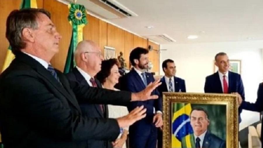 Bolsonaro provoca saiu justa no Palácio do Planalto - Reprodução/Facebook/jairmessiasbolsonaro