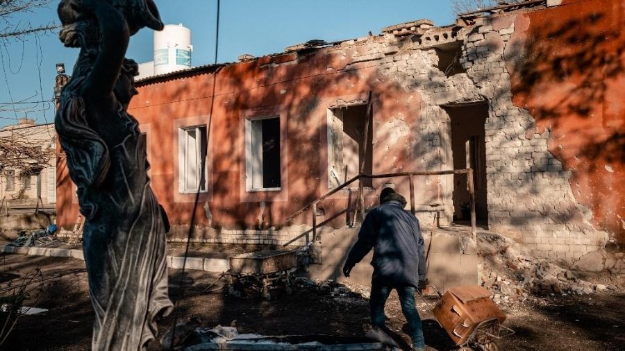 Maternidade em Kherson foi atingida durante ataques russos à cidade nesta quarta-feira, 28 de dezembro - DIMITAR DILKOFF/AFP