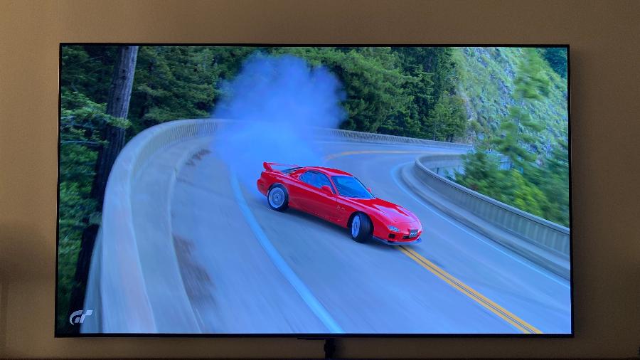 TV OLED G3, da LG, exibe cena do game "Gran Turismo"  - Rodrigo Lara/UOL