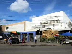 Criança é baleada na cabeça enquanto jogava bola em Salvador