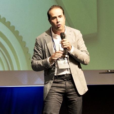 Ricardo Nunes, fundador do Ricardo Eletro, durante palestra em 2015 - Divulgação