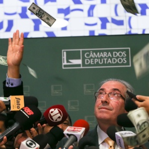 No incío de novmebro, quando uma entrevista coletiva, o presidente da Câmara, Eduardo Cunha (PMDB-RJ), foi alvo de um "banho" de notas falsas de dólar - Lula Marques/Agência PT
