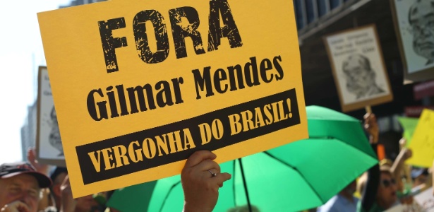 Manifestantes se reúnem em frente ao Masp (Museu de Arte de São Paulo), na avenida Paulista, em São Paulo, em protesto contra a impunidade e pela renovação na política - Renato S. Cerqueira/Futura Press/Estadão Conteúdo