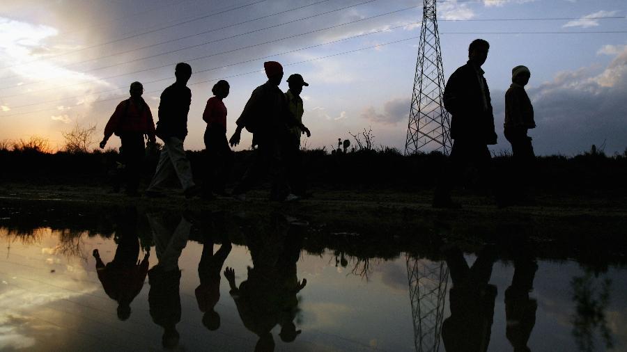 Imigrantes chegam até a cidade de Nuevo Laredo, na fronteira com os EUA - Carlos Barria/Reuters