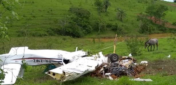  Cinco pessoas morreram na queda de um avião de pequeno no noroeste de Minas - Divulgação/Corpo de Bombeiros (MG)