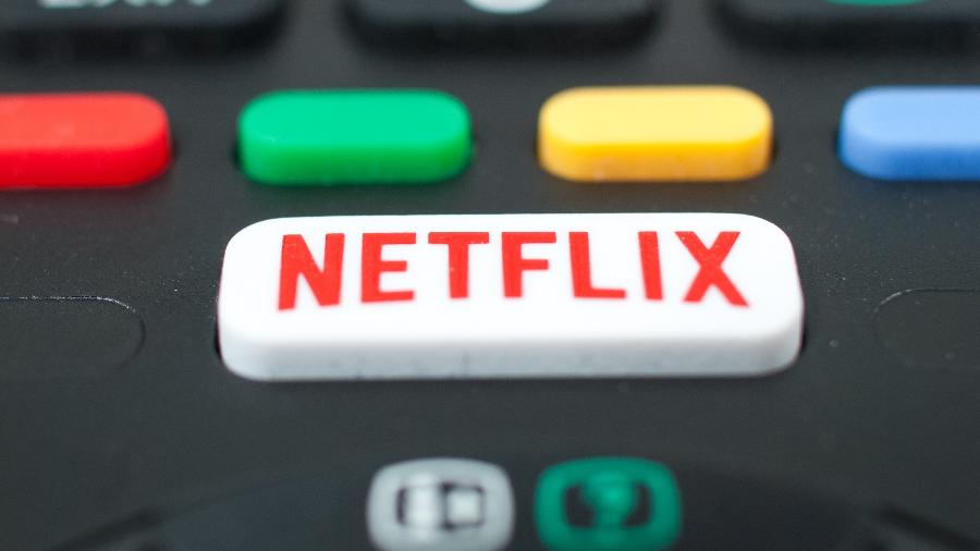 Botão da Netflix em controle remoto de TV - Por David French