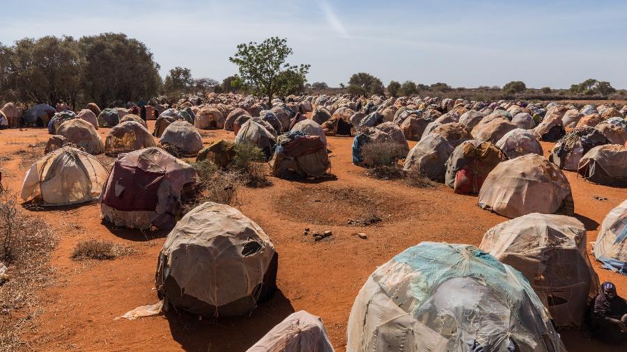 Campo de refugiados internos em Dinsor, na Somália; região foi apontada como uma zona de maior risco de colapso - Giles Clarke/Getty Images)