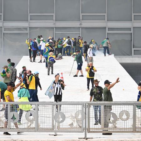 Golpistas sobem a rampa do Planalto em invasão em Brasília - Evaristo Sá/AFP