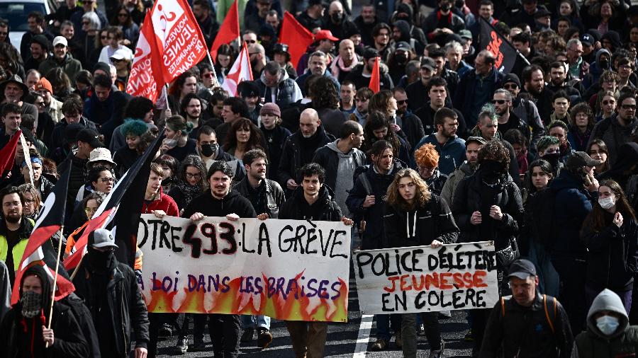 Ato em Nantes protesta contra uso do artigo 49.3 da Constituição francesa para passar reforma sem votação - Loic Venance/AFP
