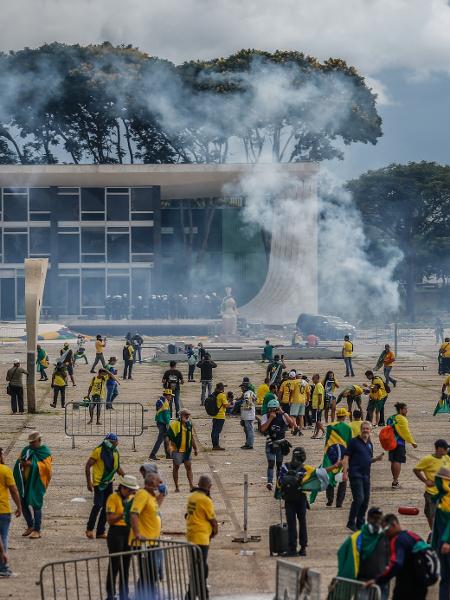 8.jan.2023 - Foto mostra invasão da Praça dos Três Poderes durante atos golpistas de 8/1