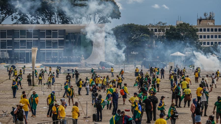 8.jan.2023 - Foto mostra invasão da Praça dos Três Poderes durante atos golpistas de 8/1 - Gabriela Biló /Folhapress