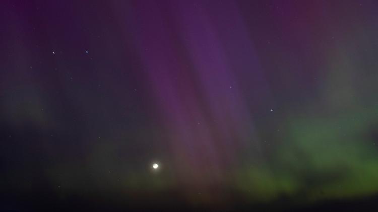 Aurora boreal vista no céu em Edmonds, Washington