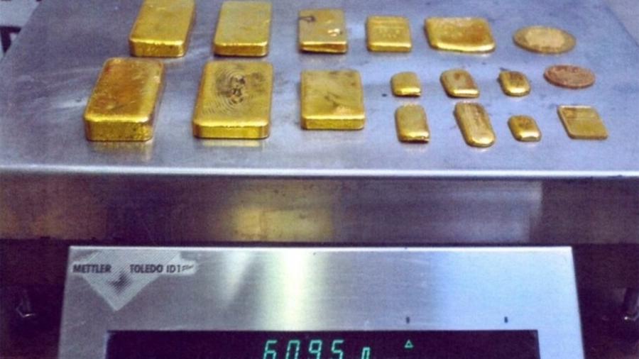 Barras de ouro totalizaram 6 kg; viajante tinha Hong Kong como destino - Polícia Federal/Divulgação