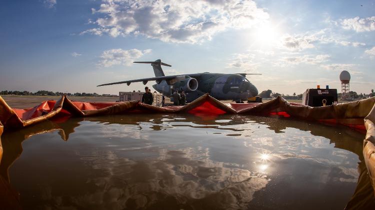 Abastecimento de água da aeronave KC-390 Millennium é feito em apenas 30 minutos e tem capacidade de 24 mil litros.