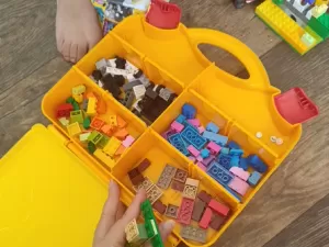 Maleta com 213 peças de Lego promete estimular a criatividade do seu filho