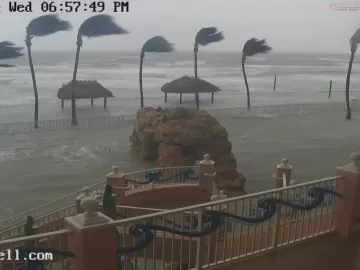 Câmeras mostram a chegada do furacão Milton à Flórida; assista